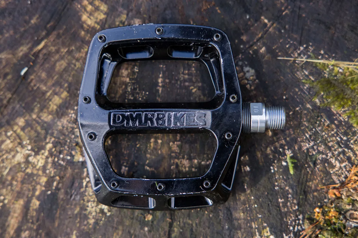 DMR V12 mountain bike flat pedals