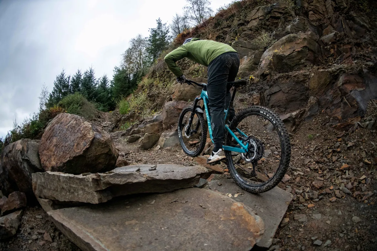 There's plenty of rear wheel traction when clibing tech trails on the JAM 8.9, but that comes at a cost of susspension bob. The shocks three-postion lever is needed here for getting maximum efficiency out of the bike.