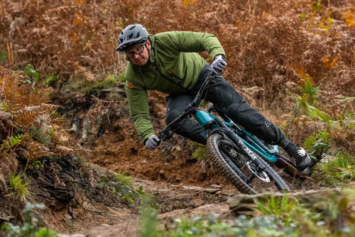 The Focuus JAM 8.9 is happy to drive into turns and doesn't take a ton of rider input to get the most from its agile handling.