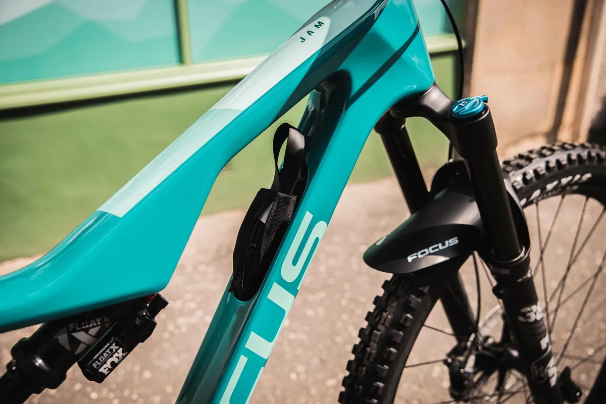 Inside the downtube is Focus' I.C.S. This uses a pop of cover to access an internal bag that can stash spares and tool for trailside emergencies.