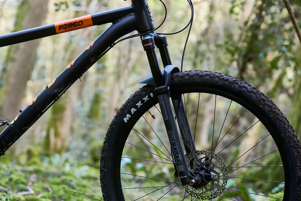 The Voodoo Bizango hardtail trail mountain bike is equipped with a Suntour Raidon fork