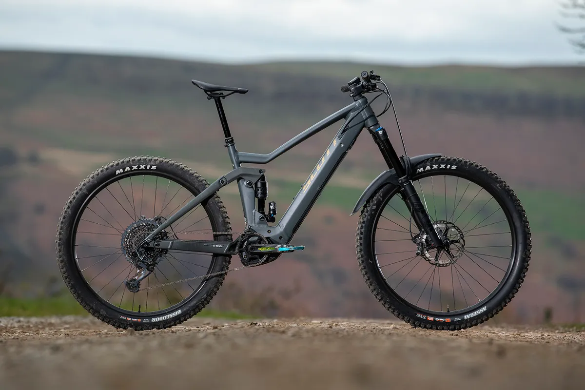 Which eMTB for € 4,000? The battle: hardtail vs full-suspension