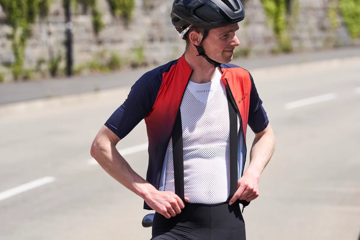 How to dress for cycling in the summer, baselayer