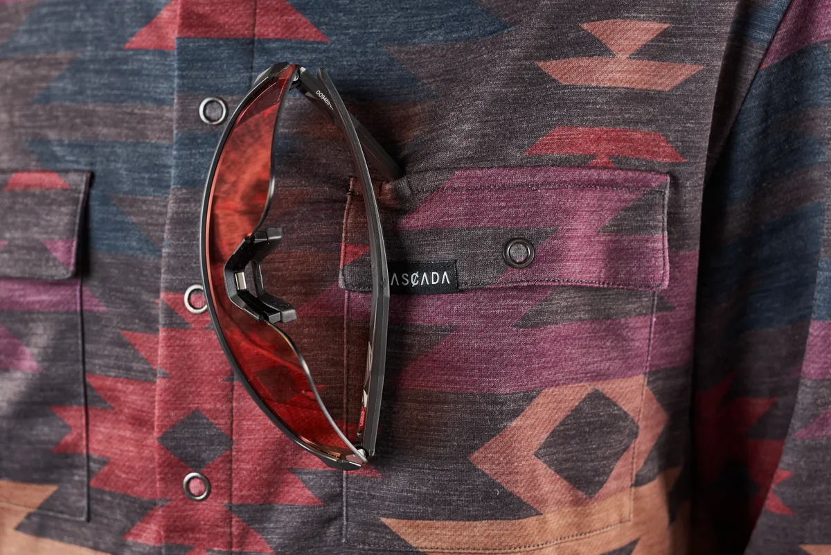 Cascada Land Wool Shirt pocket with sunglasses storage