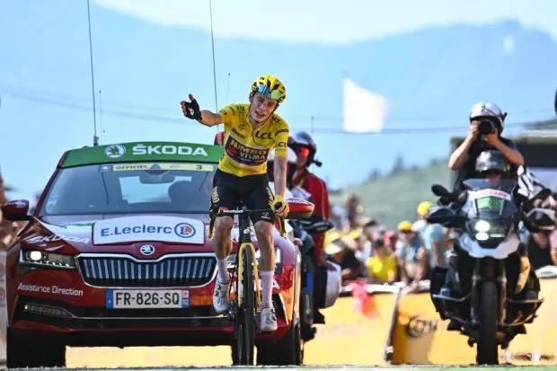 TOPSHOT - Jumbo-Visma team's Danish rider Jonas Vingegaard wearing the overall leader's yellow jersey celebrates as he cycles to the finish line to win the 18th stage of the 109th edition of the Tour de France cycling race, 143,2 km between Lourdes and Hautacam in the Pyrenees mountains in southwestern France, on July 21, 2022. (Photo by Anne-Christine POUJOULAT / AFP) (Photo by ANNE-CHRISTINE POUJOULAT/AFP via Getty Images)
