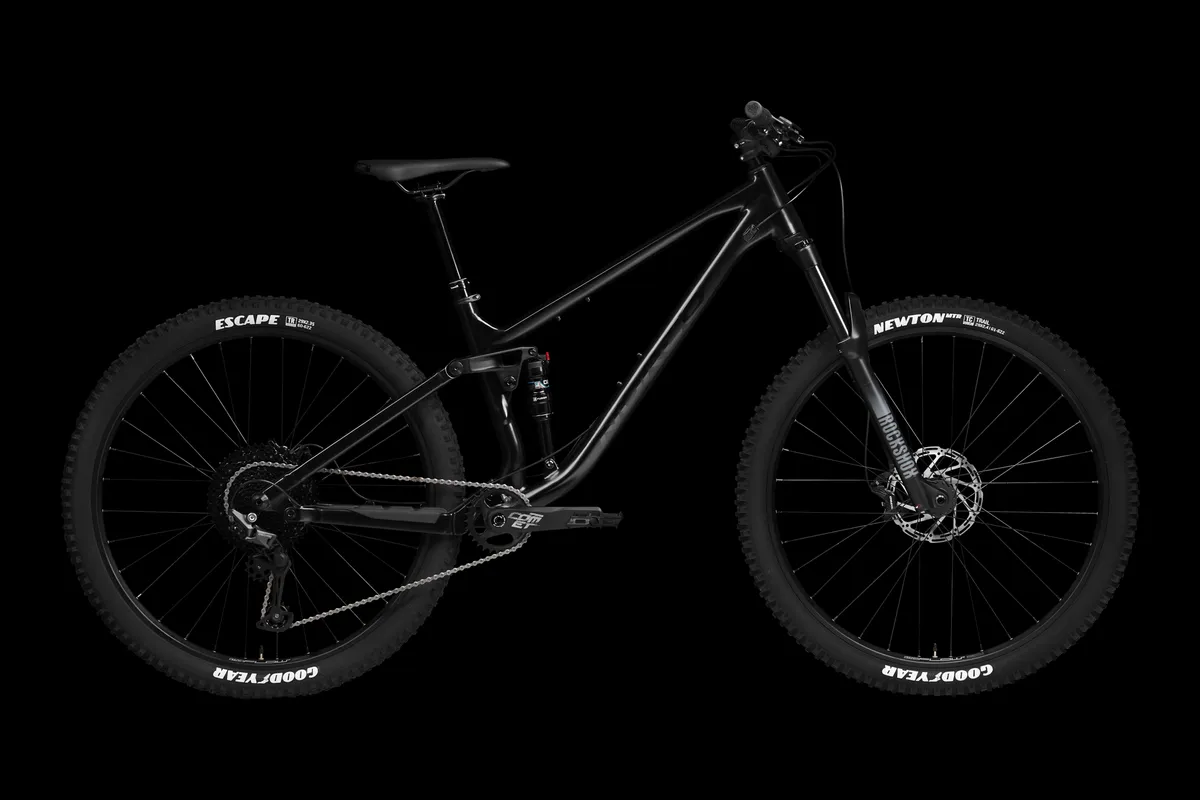 Norco Fluid FS 3 in Black Black against a black background