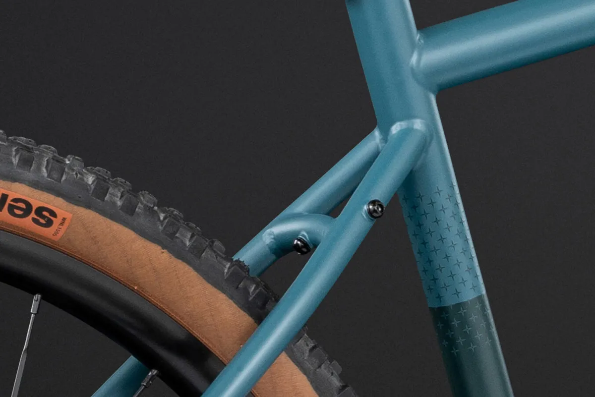 The bike features proper mudguard eyelets and rack mounts on the seat stays.