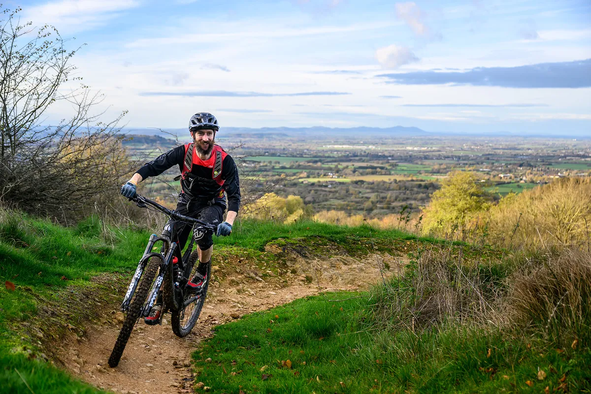 Male cyclist riding the Intense Tracer 29 full suspension mountain bike