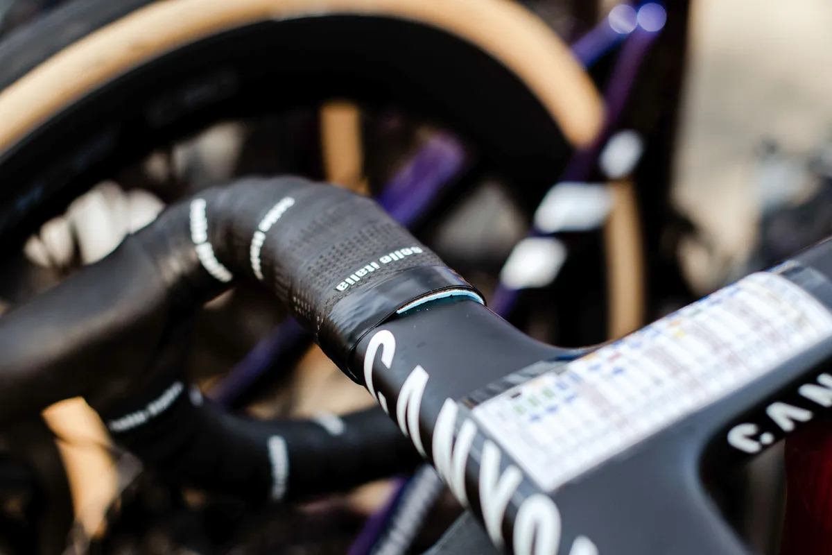 Mathieu van Der Poel's integrated handlebar on the Canyon Aeroad CFR at Paris-Roubaix 2023