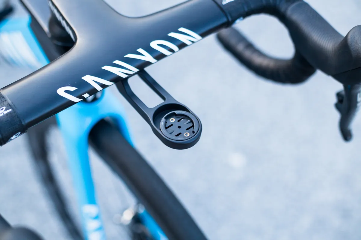 Out-front bike computer mount on Canyon CP0018 integrated aero cockpit on Einer Rubio's Movistar Team Canyon Aeroad CFR at the 2023 Giro d'Italia