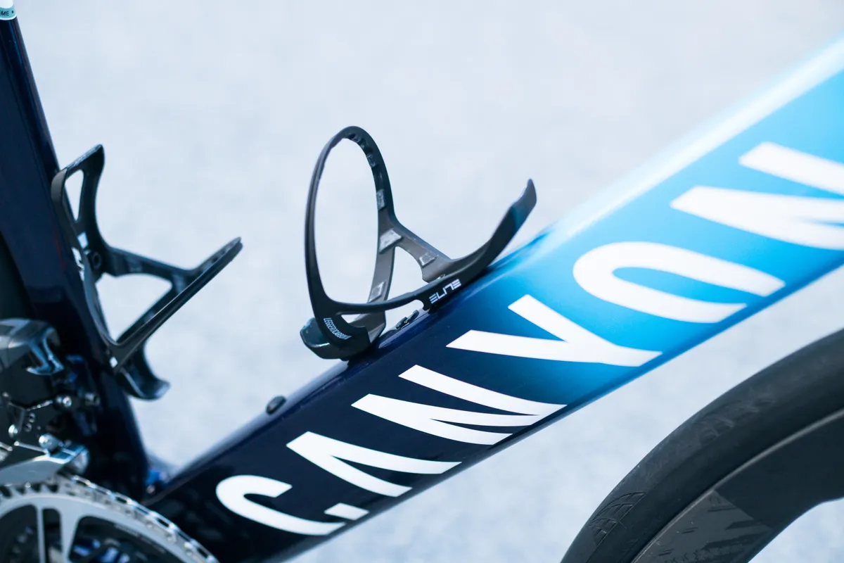 Elite Leggero Carbon bottle cages on Einer Rubio's Movistar Team Canyon Aeroad CFR at the 2023 Giro d'Italia