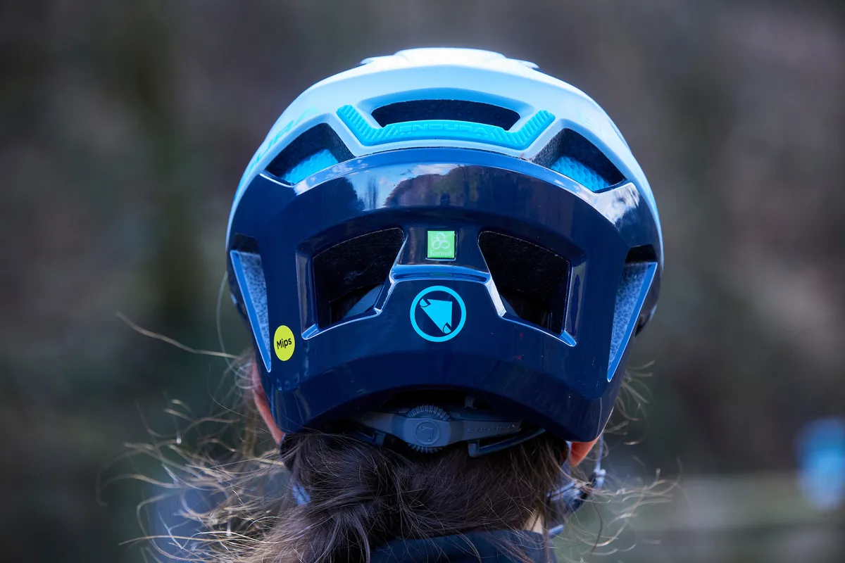 Endura MT500 MIPS rubber goggle details and cradle