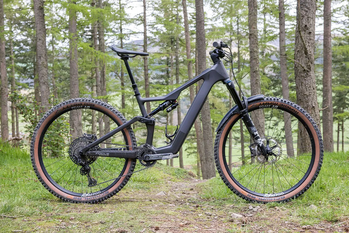 Which eMTB for € 4,000? The battle: hardtail vs full-suspension
