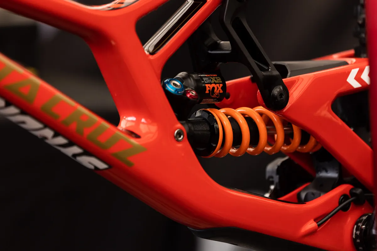 Lenzerheide Downhill Bike Tech 2023 – new Santa Cruz V10