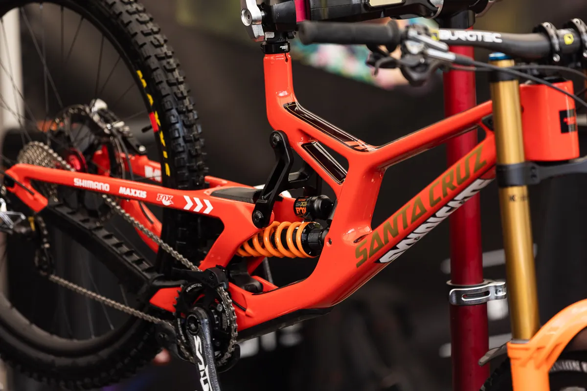 Lenzerheide Downhill Bike Tech 2023 – new Santa Cruz V10