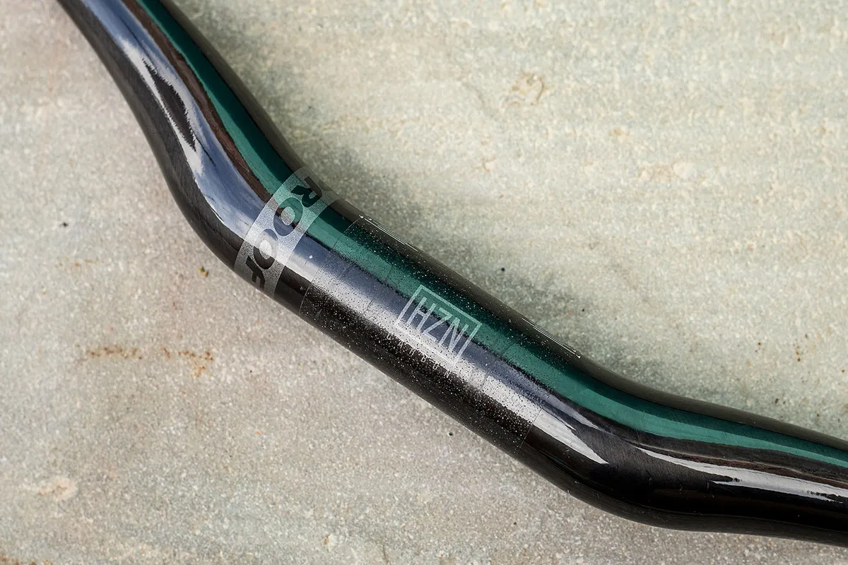 Nukeproof Horizon V2 carbon riser bar 35mm for mountain bikes