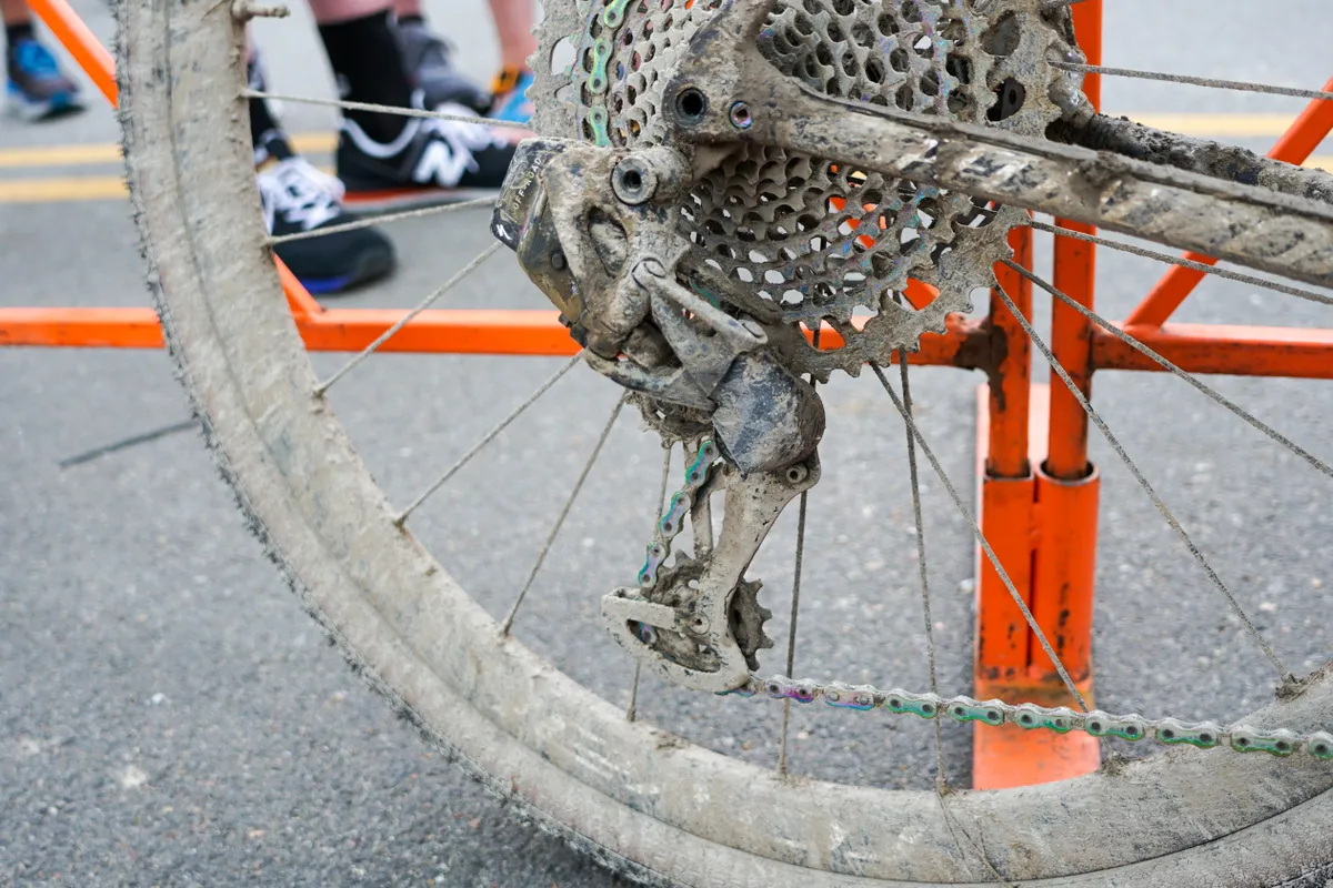 There's colour in there somewhere on that SRAM chain on the Eagle cassette.
