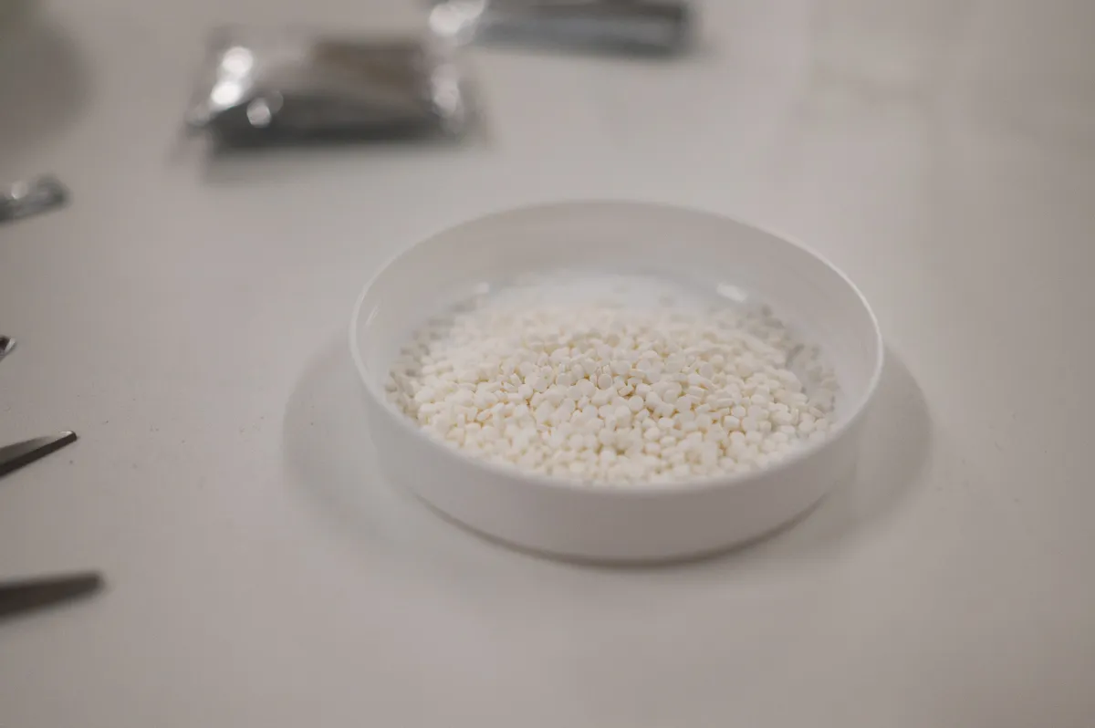 Micro capsules of sodium bicarbonate in bowl