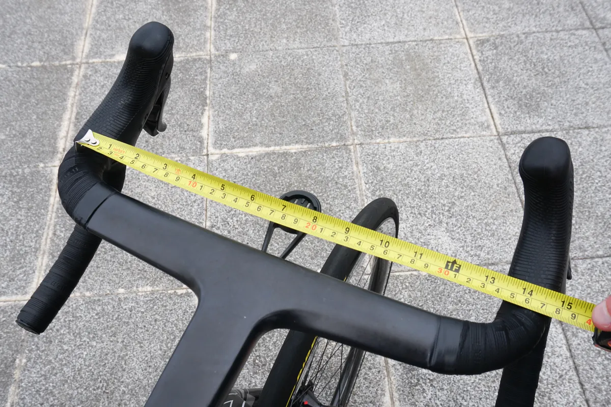36cm handlebar on Ben O'Connor's prototype BMC aero road bike before the 2023 Tour de France