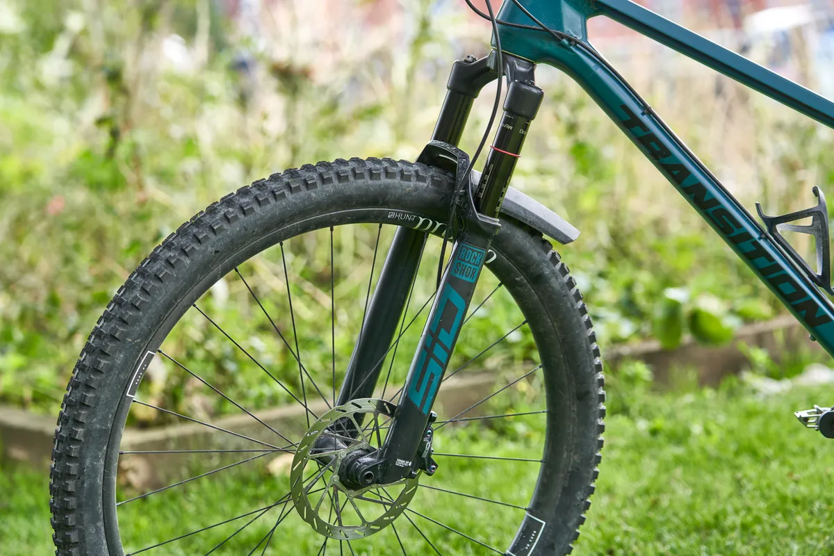 Tom's Transition Spur downcountry bike with Rockshox Sid fork, mudguard and Hunt Proven Carbon mtb wheels