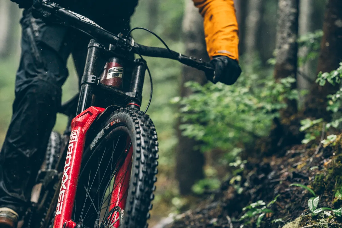 The Mountain Bike Forks Buyer's & Quick Reference Guide