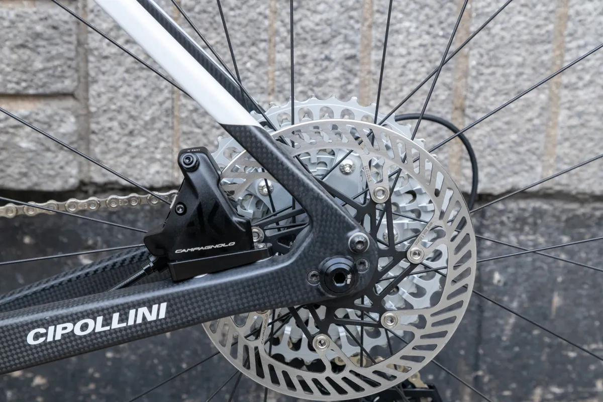 It's quite common to see brands spec a smaller 140mm rear disc rotor.