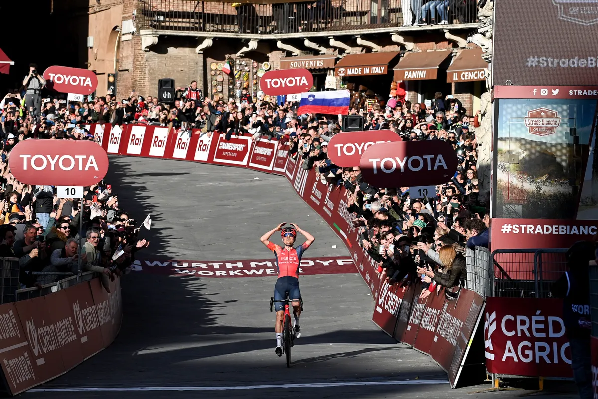 Tom Pidcock crossing the finish line to win 2023 Strade Bianche