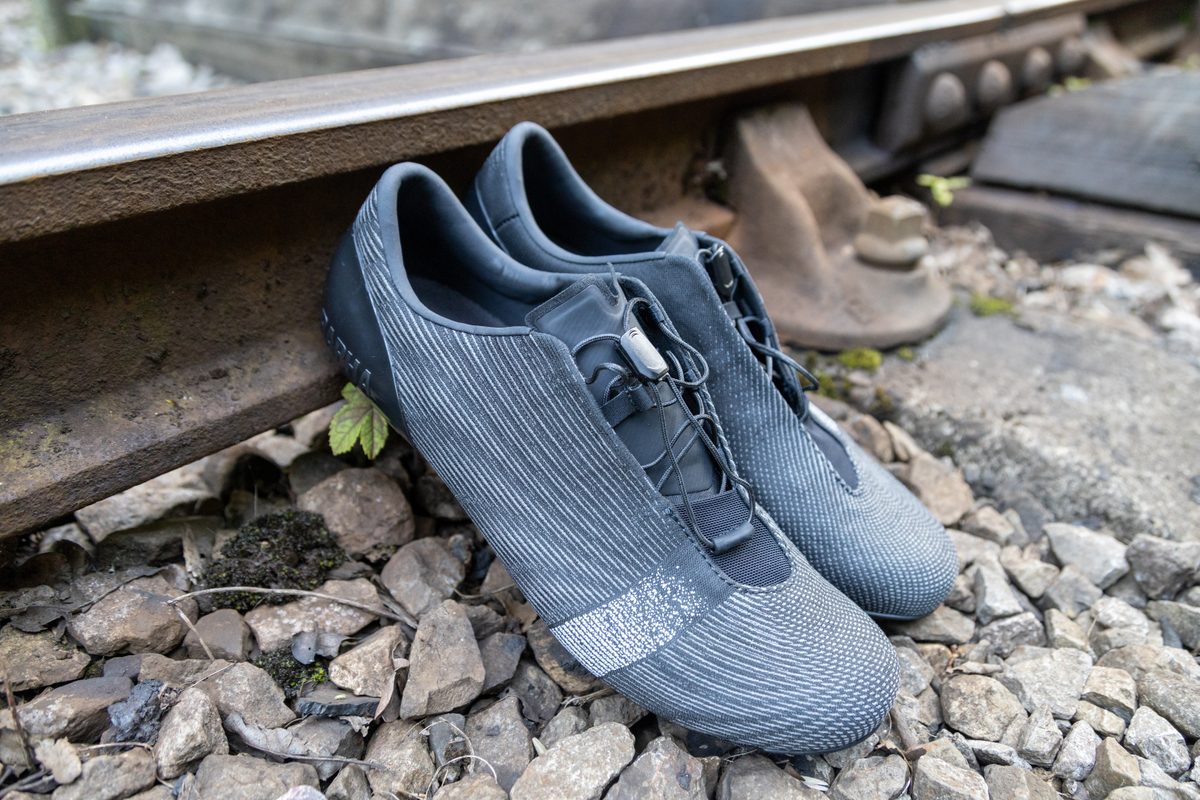 Rapha Pro Team Lace Up shoes review - Road Bike Shoes - Shoes display picture 3