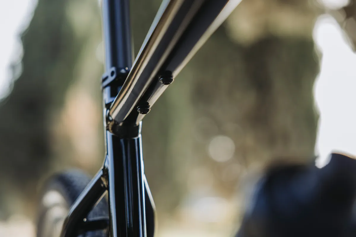 Top tube mounts on Merida Silex aluminium gravel bike