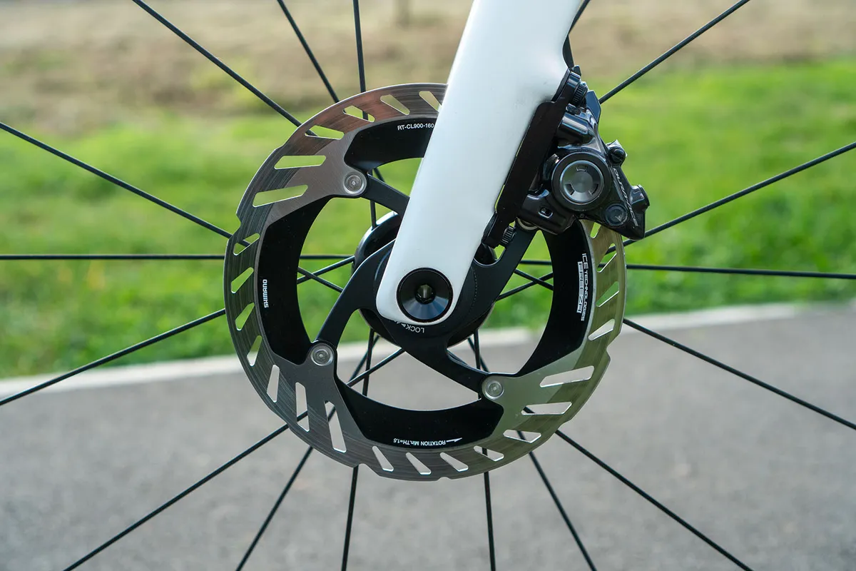 Road bike disc brakes: pros & cons, compatibility, disc vs rim brakes