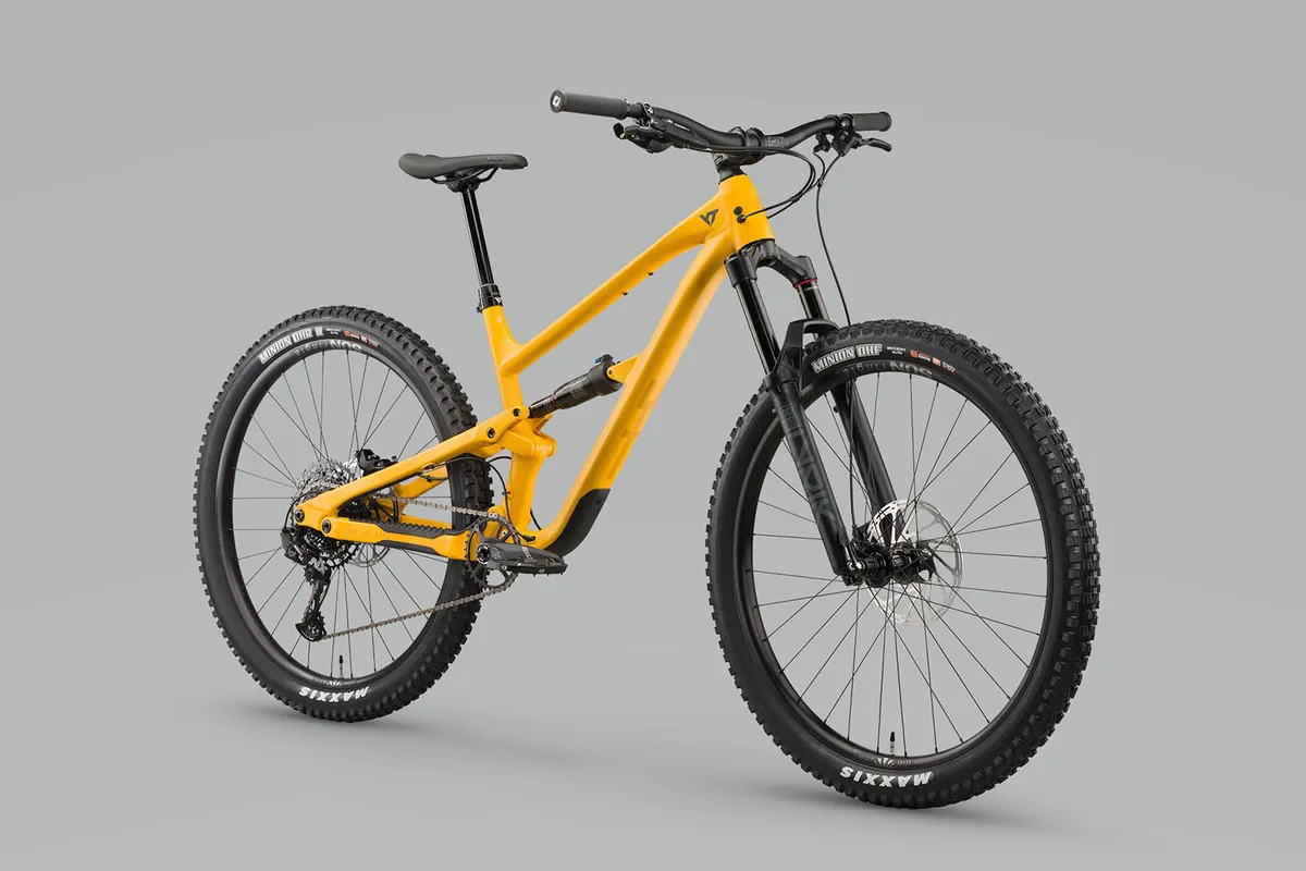 The Core 1 features an alloy frame, a mix of SRAM's SX and NX Eagle gearing, decent RockShox suspension and SRAM brakes, plus some great rubber from Maxxis.