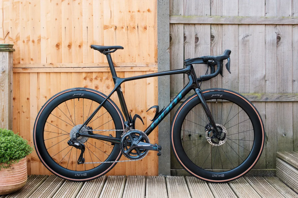 Giant TCR Advanced Pro 2 Disc against a garden fence