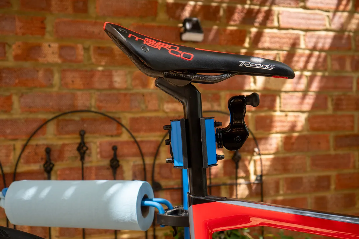 D-shaped seatpost on Park Tool PCS-10.3 work stand
