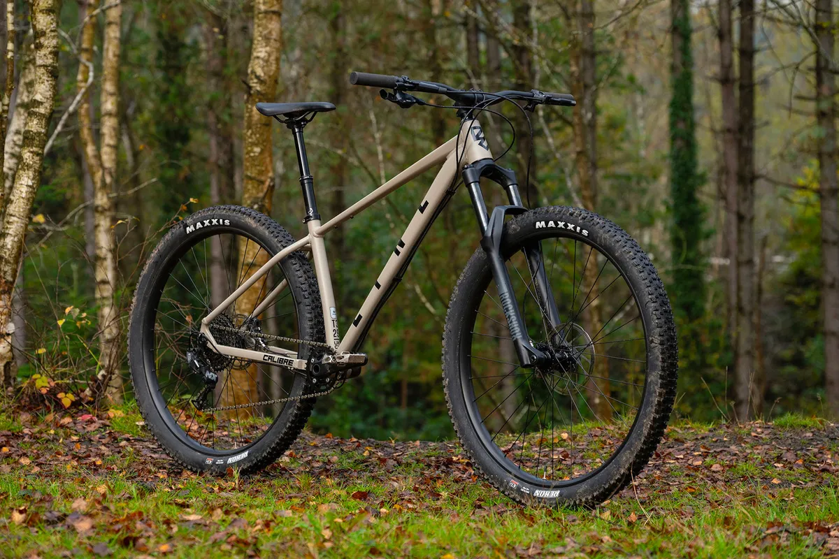 Angled pack shot of the Calibre Line T3-29 hardtail mountain bike