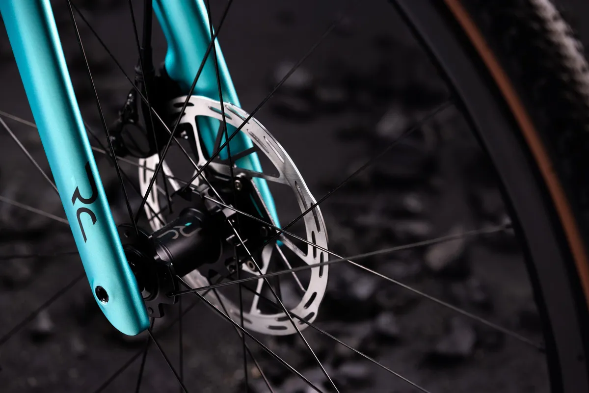 Close-up of bike hub in Bianchi Impulso RC gravel bike.