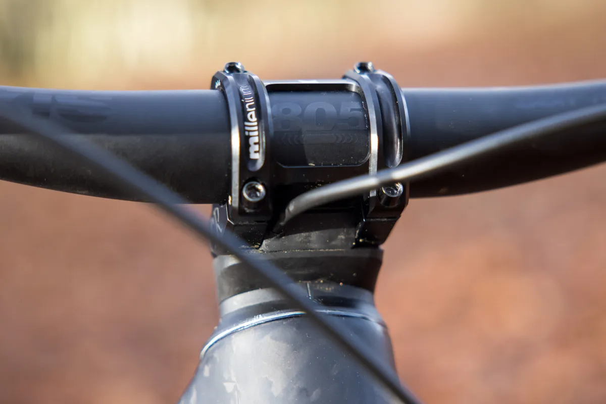 Propain Ekano 2 CF Ultimate with internal headset cable routing