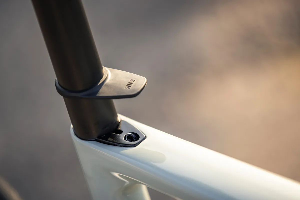 integrated seat post clamp on Focus Paralane 8.8