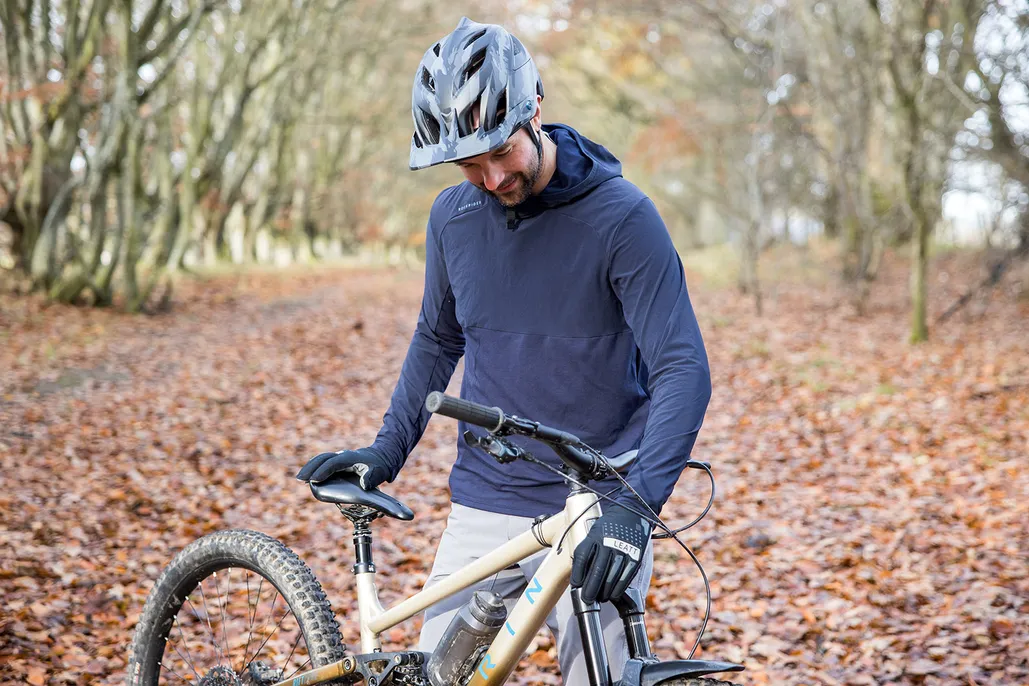 Leatt DBX 4.0 Pant Review - Light, stretchy and cool mountain bike pants
