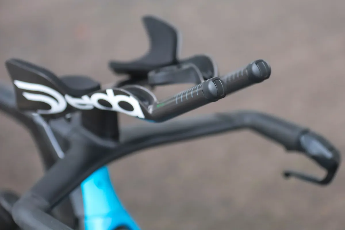 Van Rysel XCR time trial bike shifter detail