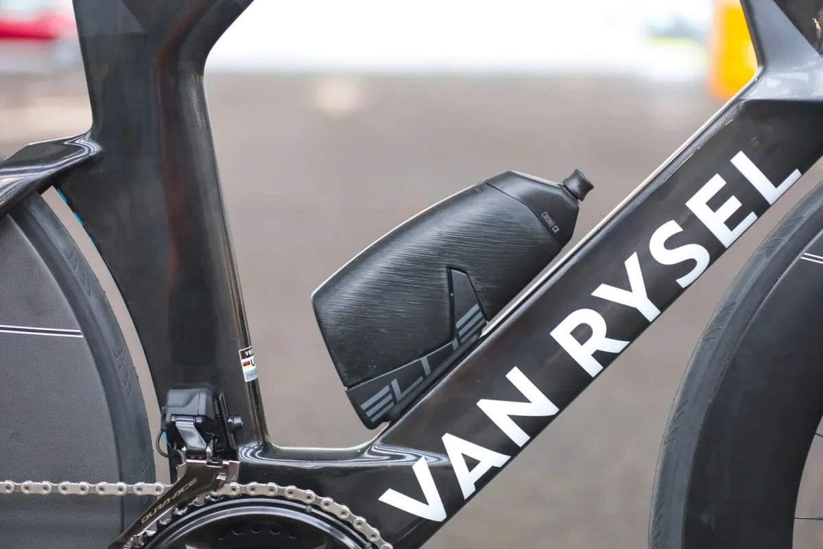 Elite aero bottle on Van Rysel XCR time trial bike