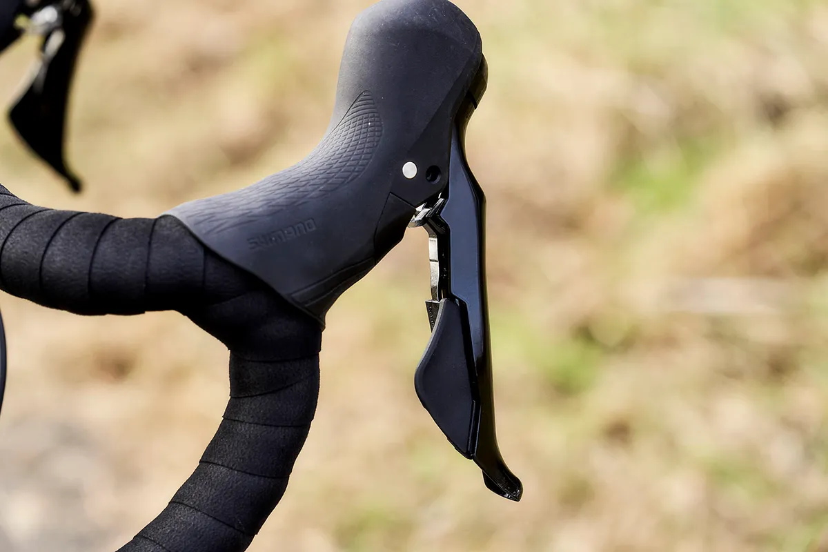 Shimano hood and brake lever on the Cannondale Synapse 1 road bike