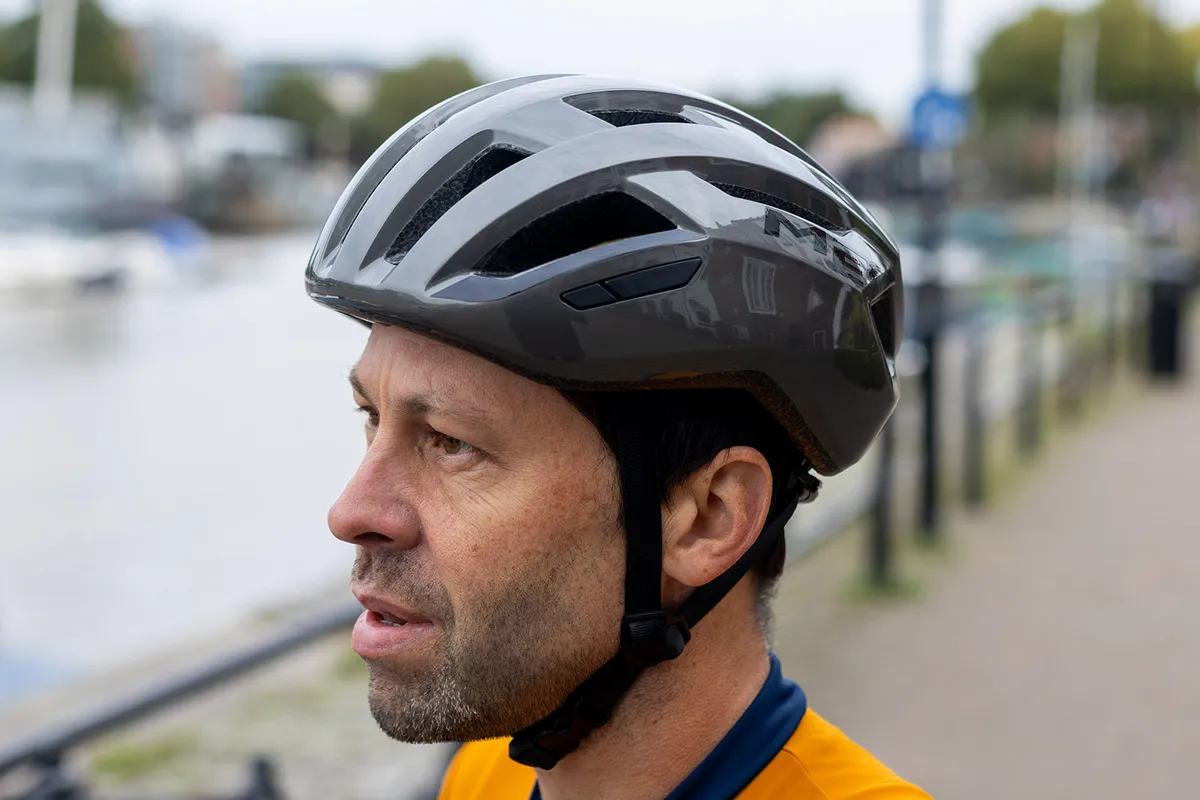 MET Vinci MIPS road cycling helmet