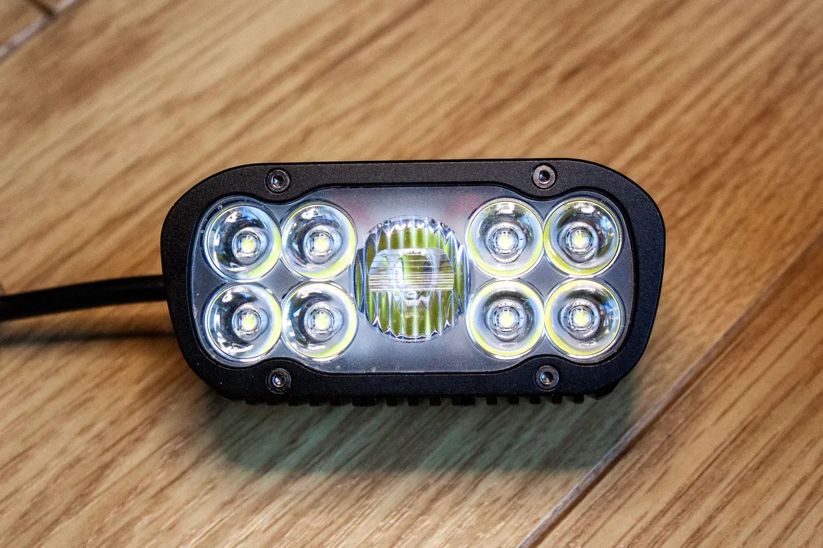Ravemen-RX6000-LED-layout