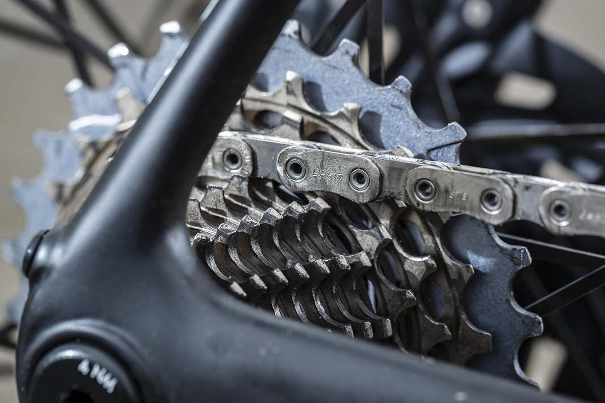 Tech Q&A | Drivetrain lifespan, derailleur drama and road bike touring ...