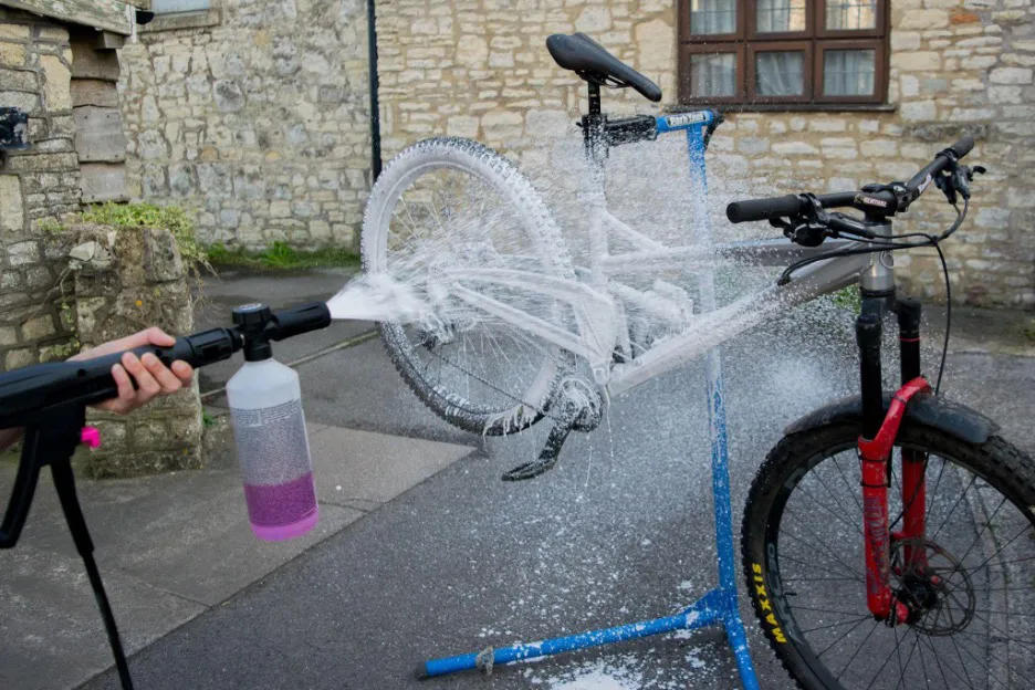 Cleaning a mountain bike
