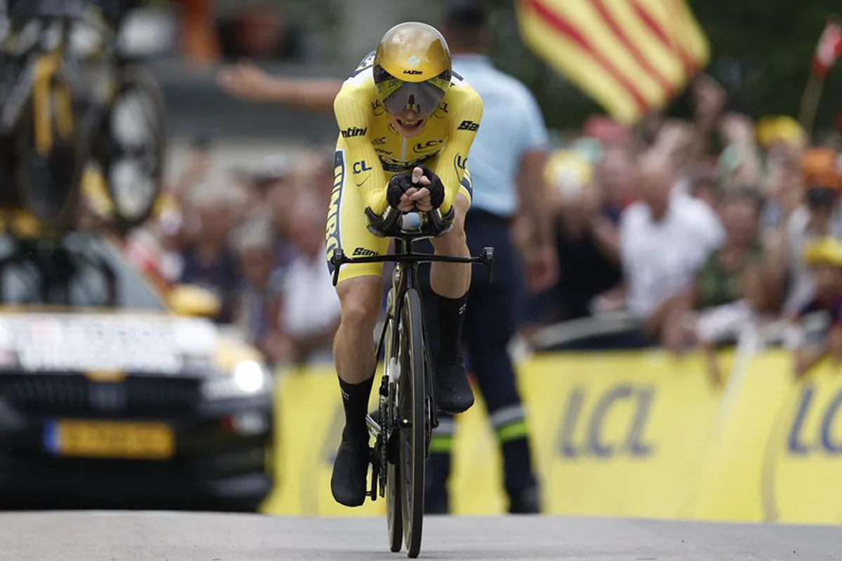 Jonas Vingegaard riding a Cervélo P5 time trial bike at the 2023 Tour de France