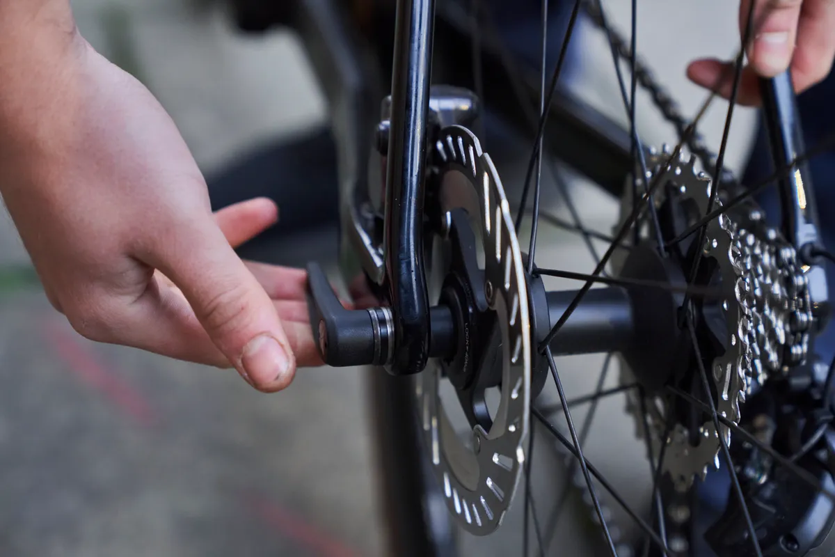 Fitting thru-axle wheel to bike