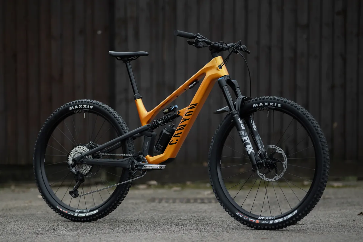 Canyon Spectral CF 8 CLLCTV with Fox coil shock