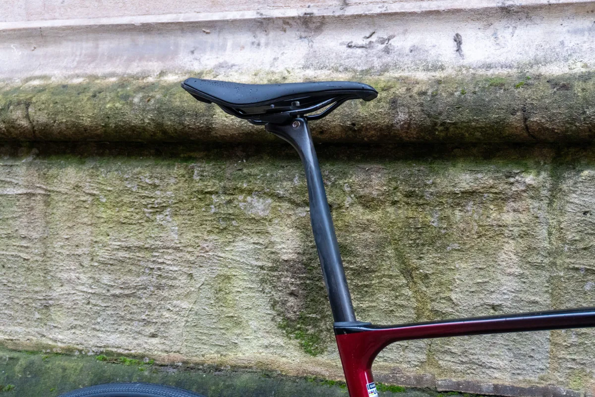 Giant Defy Advanced Pro 2 against a wall 