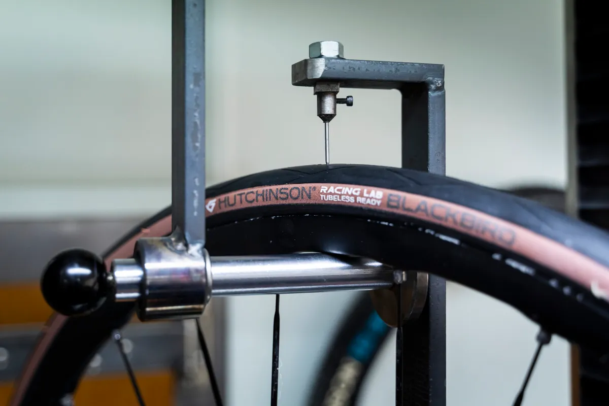 Hutchinson Blackbird tubeless tyre in factory puncture test